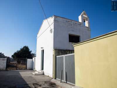 Negozi e bar qui non ci sono, ma esiste un centro di aggregazione divenuto simbolo di Santo Spiriticchio: la chiesetta dedicata all'Assunzione della Vergine Maria in fondo a via Almirante